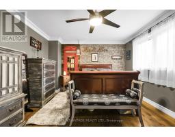 443 SANDRINGHAM CRESCENT - 22