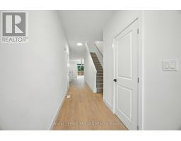 28 - 1870 ALDERSBROOK GATE - 3