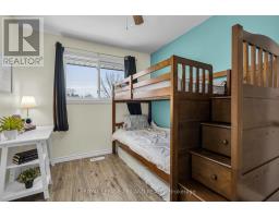 25 HAWKESBURY AVENUE - 12