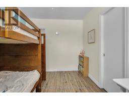 25 HAWKESBURY AVENUE - 13