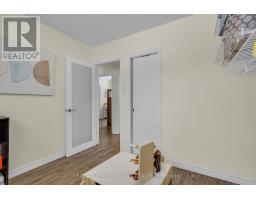 25 HAWKESBURY AVENUE - 16