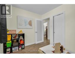 25 HAWKESBURY AVENUE - 17