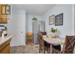 25 HAWKESBURY AVENUE - 22