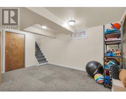 25 HAWKESBURY AVENUE - 24