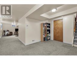 25 HAWKESBURY AVENUE - 25