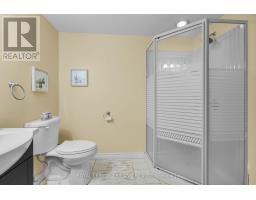 25 HAWKESBURY AVENUE - 31