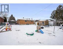 25 HAWKESBURY AVENUE - 33