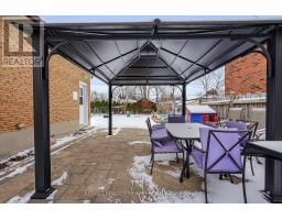 25 HAWKESBURY AVENUE - 40