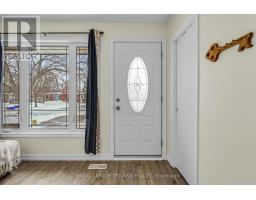 25 HAWKESBURY AVENUE - 7