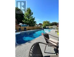 39 LUTON CRESCENT - 12