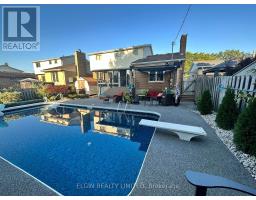 39 LUTON CRESCENT - 13