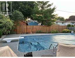 39 LUTON CRESCENT - 16