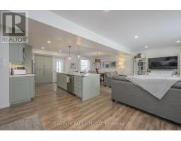 39 LUTON CRESCENT - 19