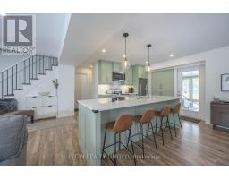 39 LUTON CRESCENT - 25