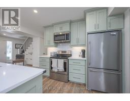 39 LUTON CRESCENT - 28