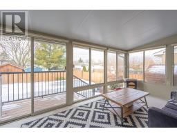 39 LUTON CRESCENT - 32