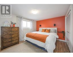 39 LUTON CRESCENT - 34