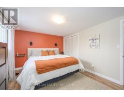 39 LUTON CRESCENT - 35