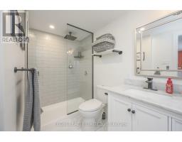 39 LUTON CRESCENT - 36