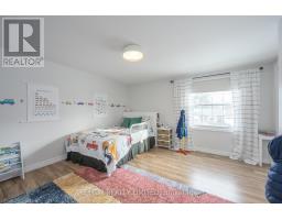 39 LUTON CRESCENT - 38