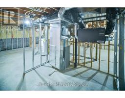 7 - 384 HEAD STREET N - 23