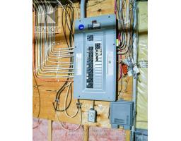 7 - 384 HEAD STREET N - 24