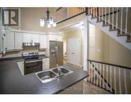 7 - 384 HEAD STREET N - 7