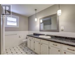 23 DYER CRESCENT - 14