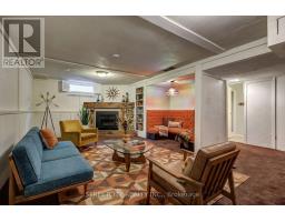 23 DYER CRESCENT - 16