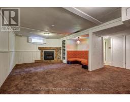 23 DYER CRESCENT - 37