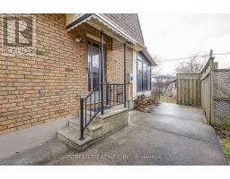 23 DYER CRESCENT - 40