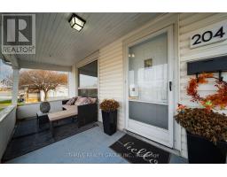 204 WELLINGTON STREET - 4