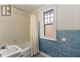 402 VICTORIA STREET - 34