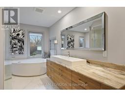 15 BAYSIDE COURT - 27