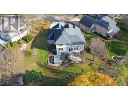 15 BAYSIDE COURT - 46