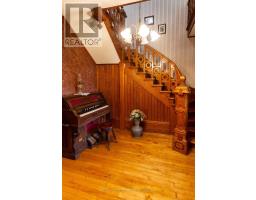 218 WOODSTOCK STREET N - 10