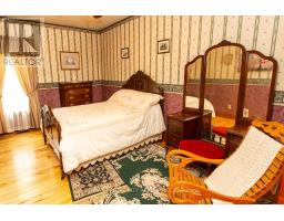 218 WOODSTOCK STREET N - 29