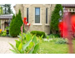 218 WOODSTOCK STREET N - 9