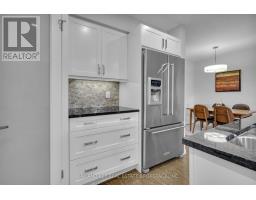 36 - 175 INGERSOLL STREET N - 10