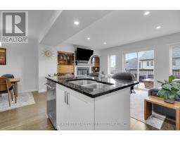 36 - 175 INGERSOLL STREET N - 11