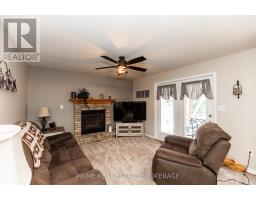 16 TIMBERLANE CRESCENT - 16