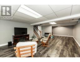 16 TIMBERLANE CRESCENT - 30