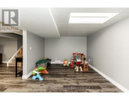 16 TIMBERLANE CRESCENT - 32