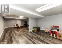 16 TIMBERLANE CRESCENT - 33