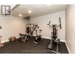 16 TIMBERLANE CRESCENT - 34