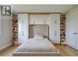 61 CRESTVIEW DRIVE - 33