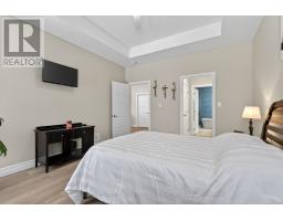 44 MUIRFIELD DRIVE - 25