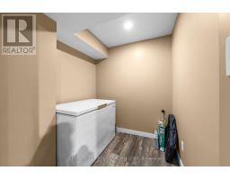 181 GILMOUR DRIVE - 35