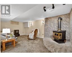 20 HARDING CRESCENT - 17