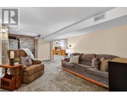 20 HARDING CRESCENT - 18